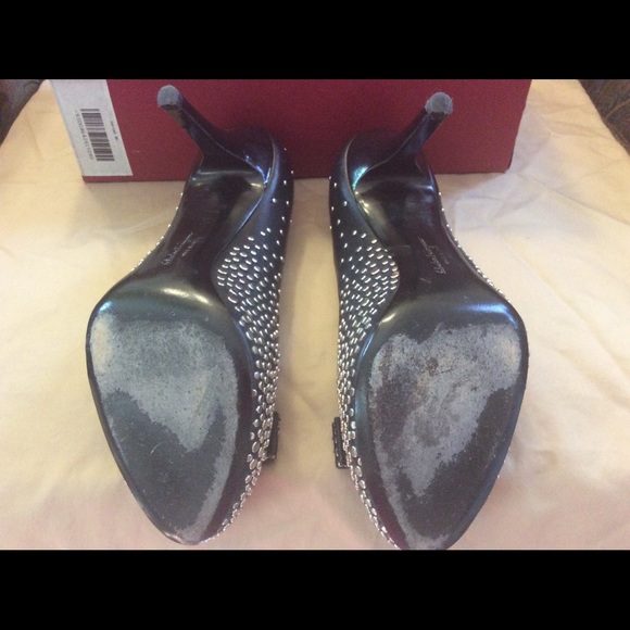 Ferragamo studded pumps size 9 - Picture 4 of 6